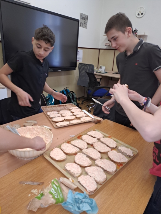 Zdravá 5 – výukový program ve škole – vaření Zdravá 5 – výukový program ve škole – vaření